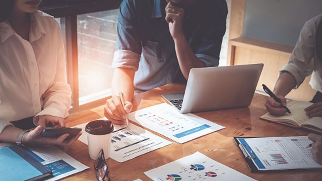 A-Few-Tips-to-Attract-Tax-Preparation-&-Accounting-Clients-on-guestposting