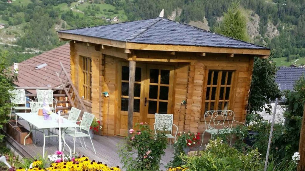 Escape-the-Heat-with-a-Garden-Arbour---How-to-Build-Your-Own-On-GuestPosting