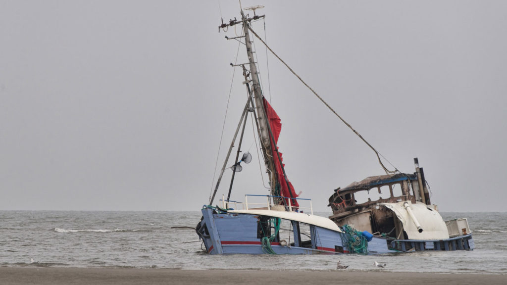 Preventing-Boat-Accidents-Tips-For-Safe-And-Enjoyable-Boating-on-guestposting