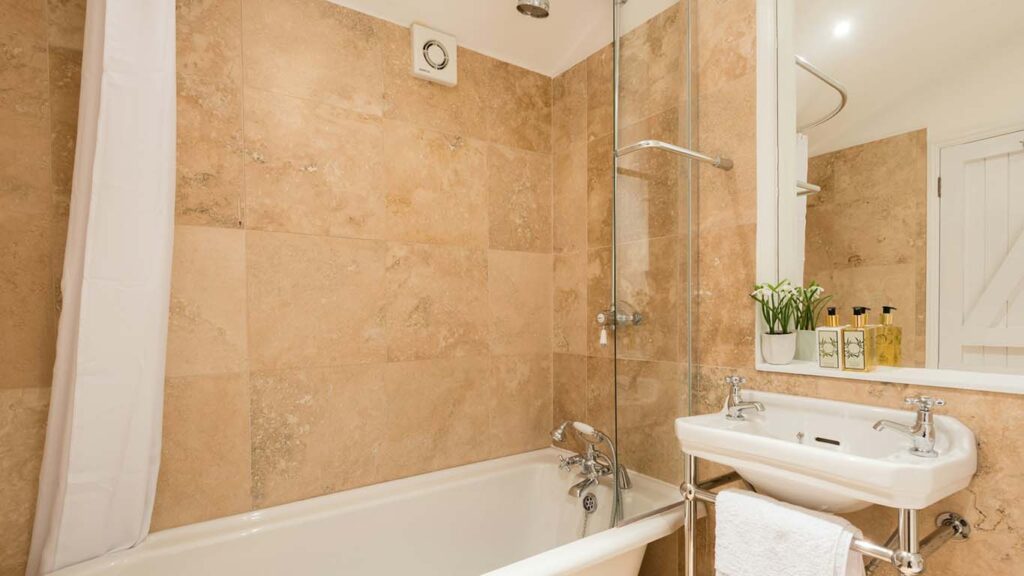 Which Advantages Do Homeowners Gain By Hiring Solid Surface Shower Wall Installers on guestposting